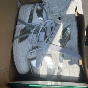 High top puma sneaker